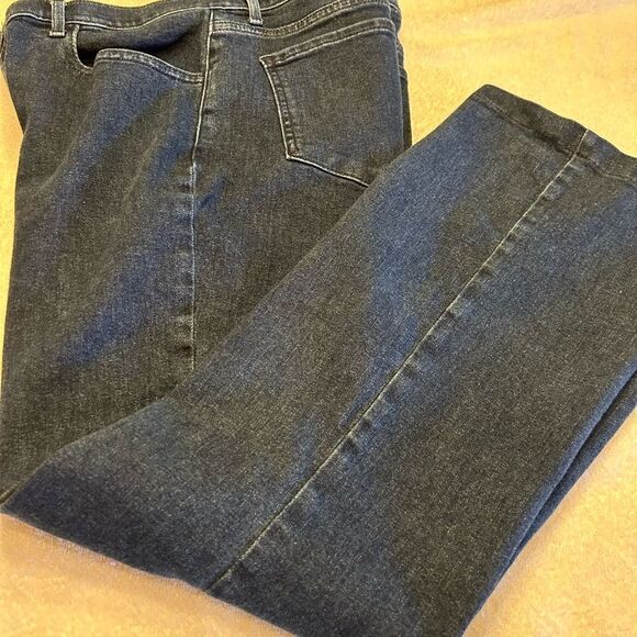 Brooke Shields dark blue size 12 jeans stretchy 5 pocket boot cut - Picture 2 of 9